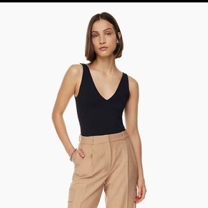Aritzia Babaton Contour V Neck tank M